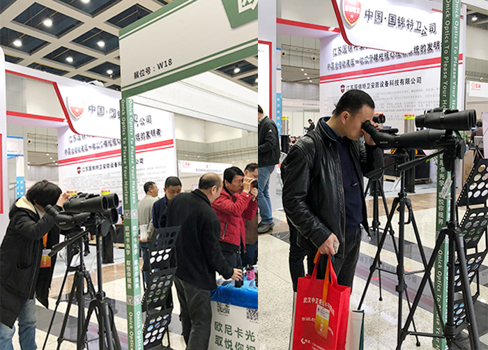 C:\Users\Administrator\Desktop\资源库文件-2019.03.19\参展观众围观欧尼卡80ED单筒望远镜.jpg